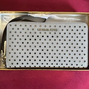 Grey Micheal Kors Wristlet